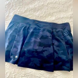 Lululemon Pace Rival Mid-Rise Skirt - Colour: Camo Deep Coal Multi/Black